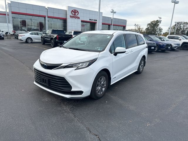 2021 Toyota Sienna LE