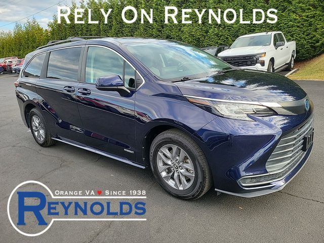 2021 Toyota Sienna LE