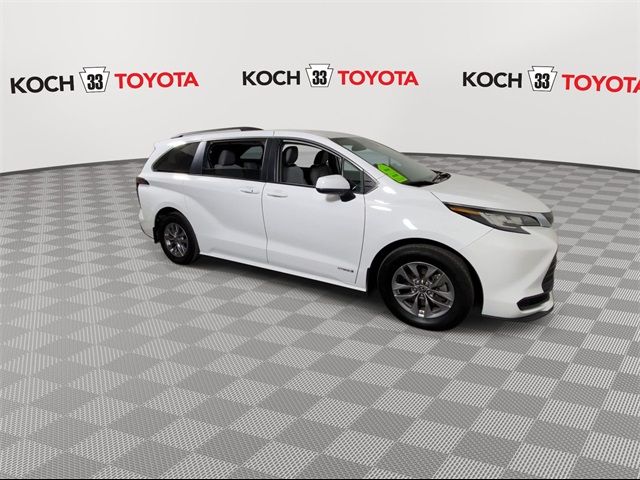 2021 Toyota Sienna LE