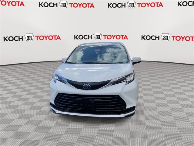 2021 Toyota Sienna LE