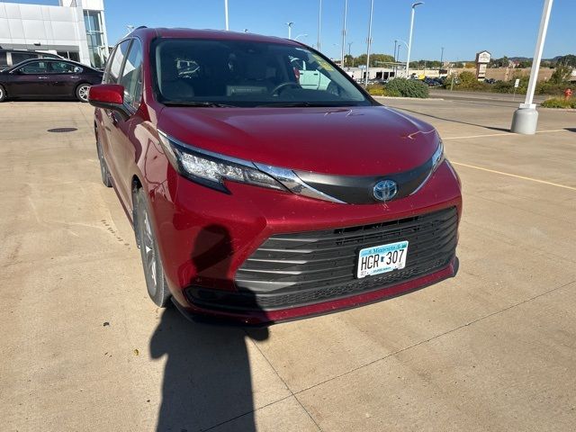 2021 Toyota Sienna LE