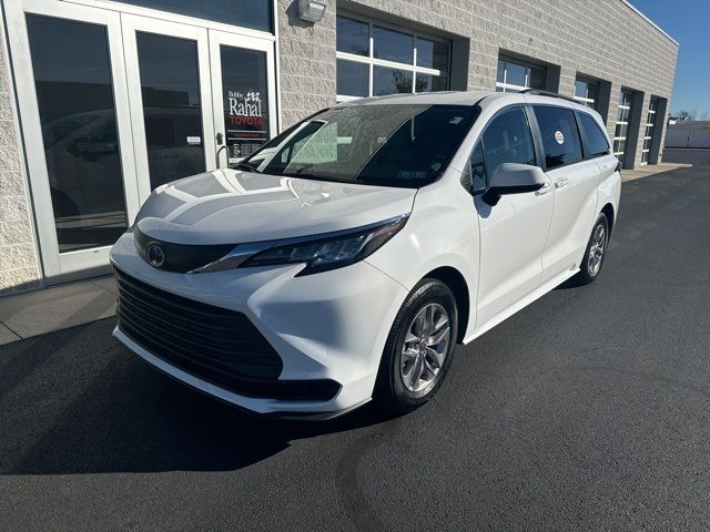 2021 Toyota Sienna LE