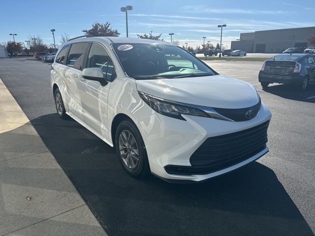 2021 Toyota Sienna LE