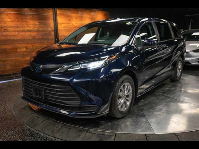 2021 Toyota Sienna LE