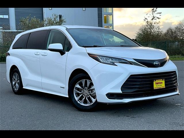 2021 Toyota Sienna LE