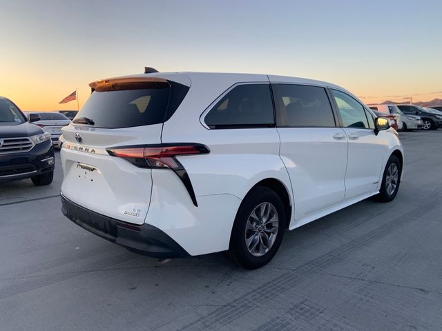 2021 Toyota Sienna LE