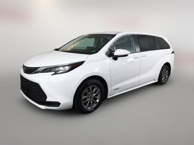 2021 Toyota Sienna LE