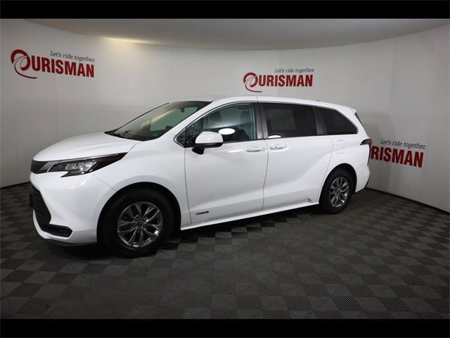 2021 Toyota Sienna LE
