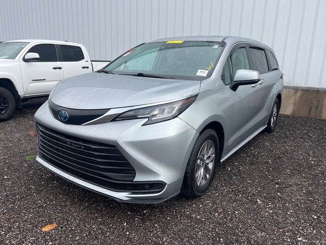 2021 Toyota Sienna LE