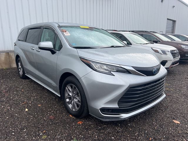 2021 Toyota Sienna LE