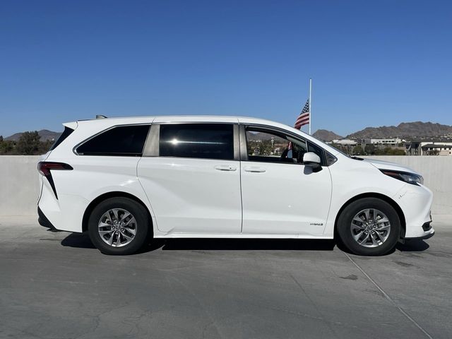 2021 Toyota Sienna LE