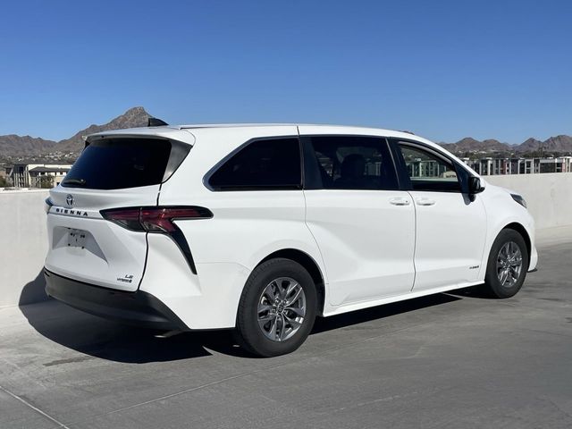 2021 Toyota Sienna LE