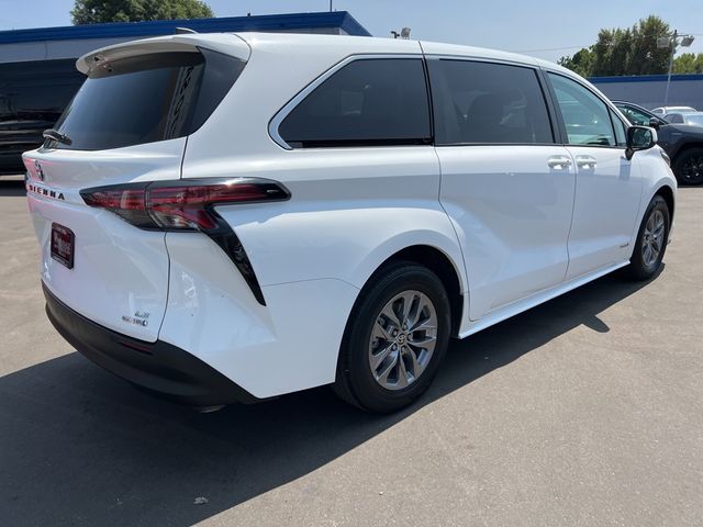 2021 Toyota Sienna LE