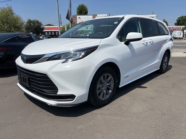 2021 Toyota Sienna LE