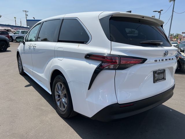 2021 Toyota Sienna LE