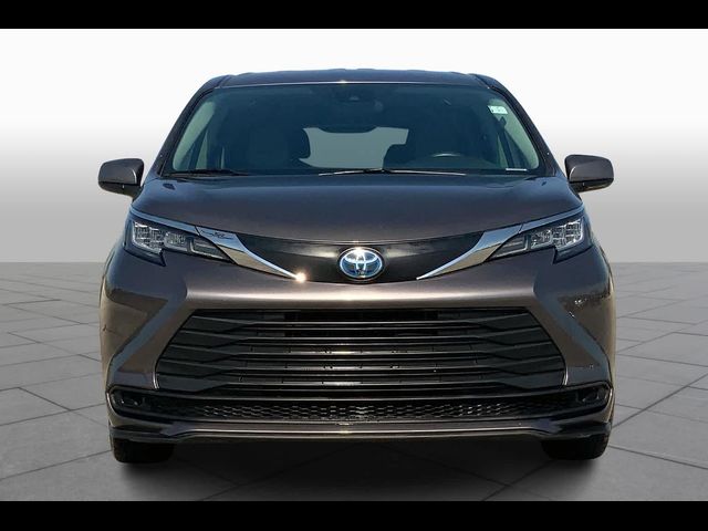 2021 Toyota Sienna LE