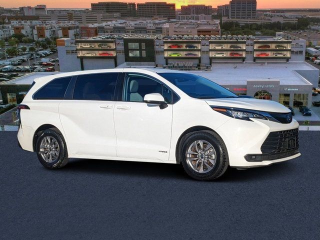 2021 Toyota Sienna LE