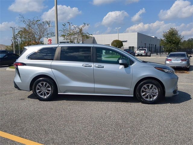 2021 Toyota Sienna LE