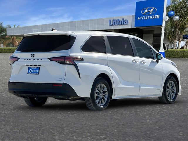 2021 Toyota Sienna LE