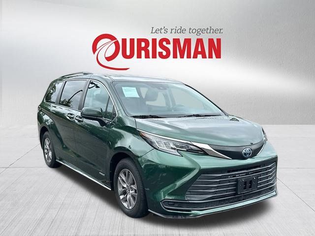 2021 Toyota Sienna LE