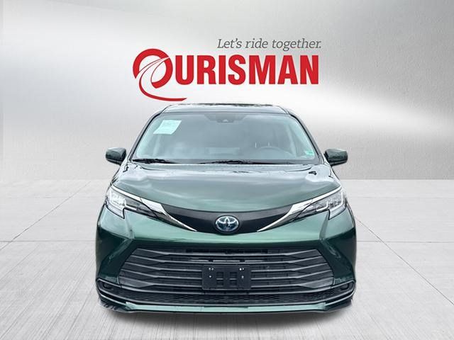 2021 Toyota Sienna LE