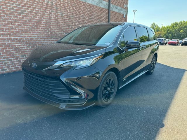 2021 Toyota Sienna LE