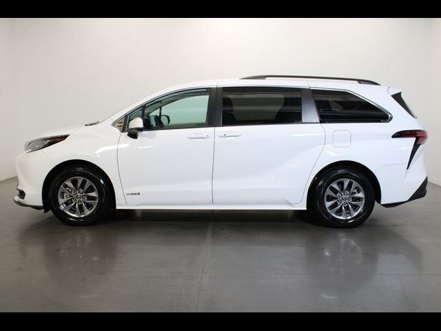 2021 Toyota Sienna LE