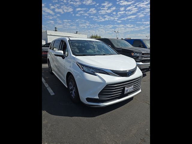 2021 Toyota Sienna LE