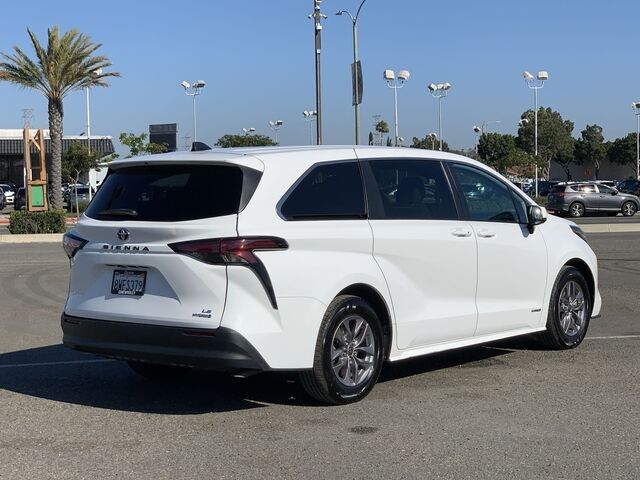 2021 Toyota Sienna LE