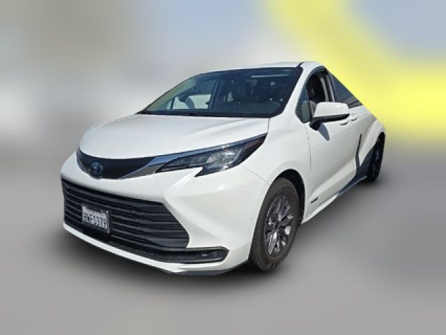 2021 Toyota Sienna LE