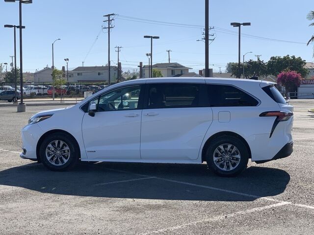 2021 Toyota Sienna LE