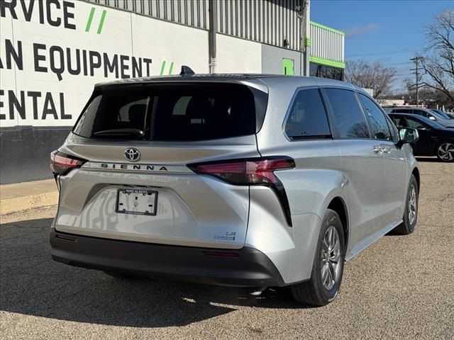 2021 Toyota Sienna LE