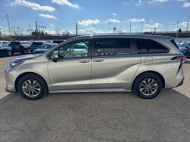 2021 Toyota Sienna LE