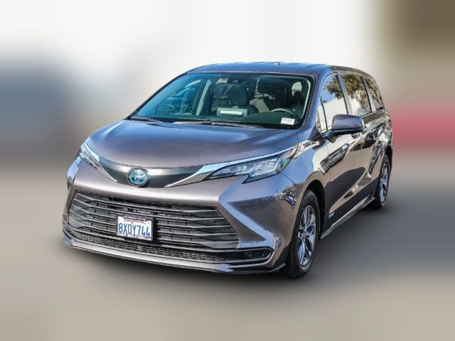 2021 Toyota Sienna LE