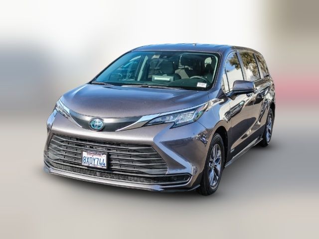 2021 Toyota Sienna LE