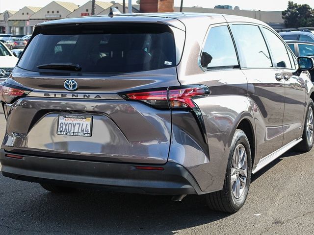 2021 Toyota Sienna LE