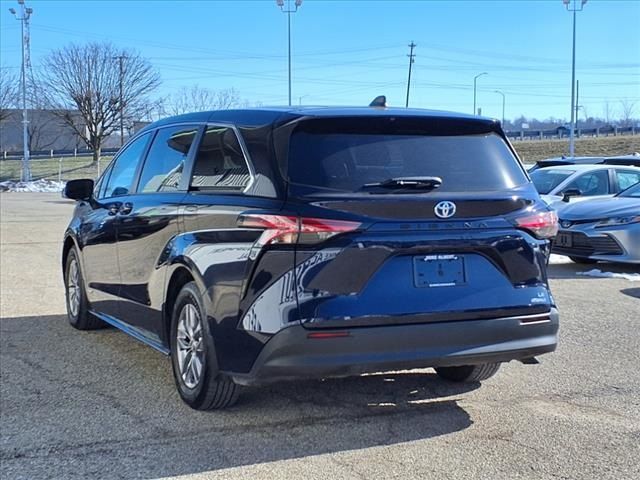 2021 Toyota Sienna LE