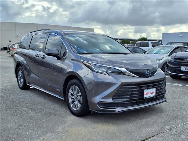 2021 Toyota Sienna LE