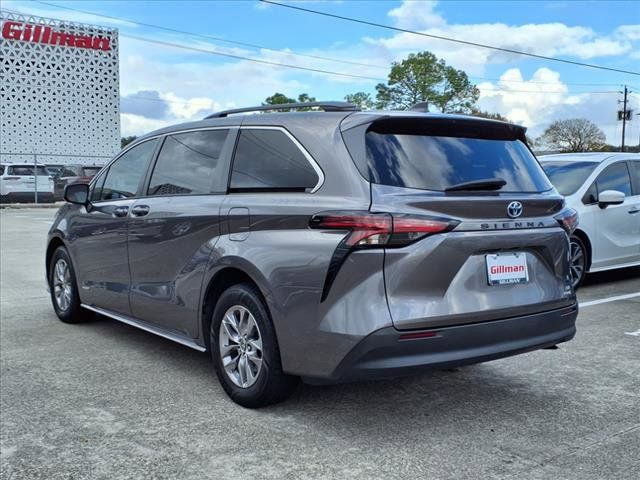 2021 Toyota Sienna LE