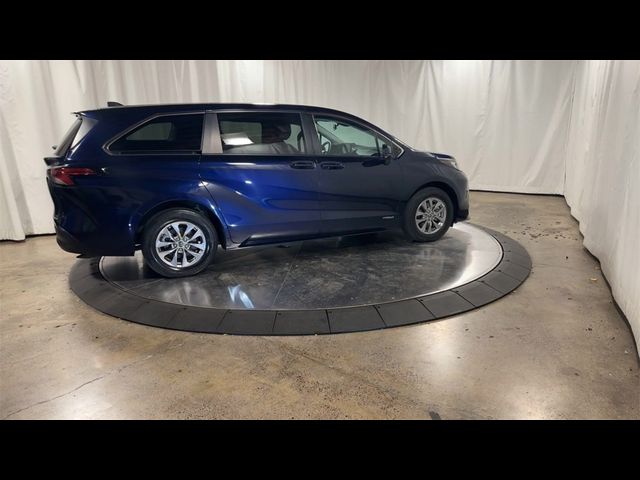 2021 Toyota Sienna LE