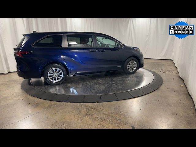 2021 Toyota Sienna LE