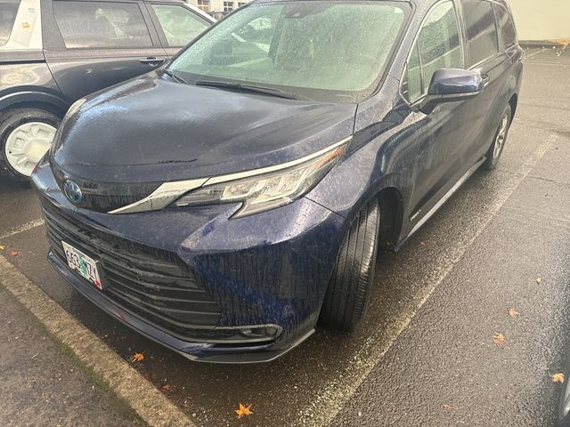 2021 Toyota Sienna LE