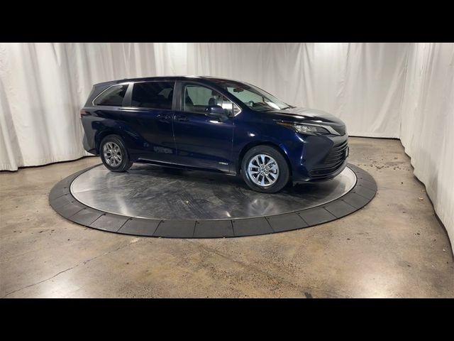 2021 Toyota Sienna LE