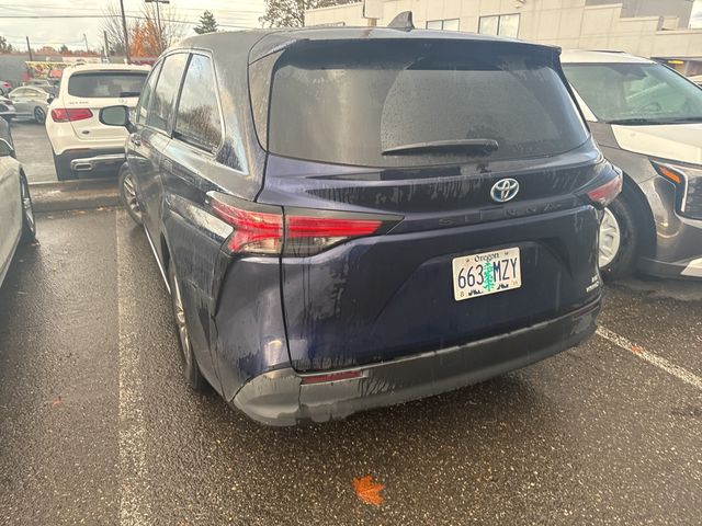 2021 Toyota Sienna LE