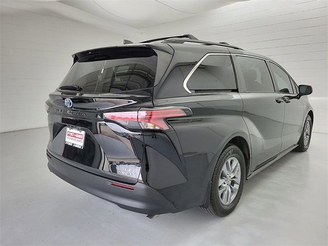 2021 Toyota Sienna LE