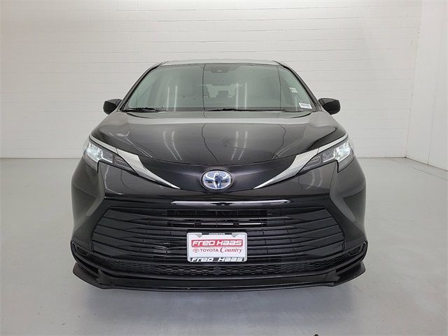 2021 Toyota Sienna LE