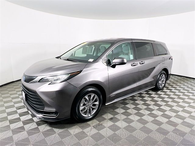 2021 Toyota Sienna LE