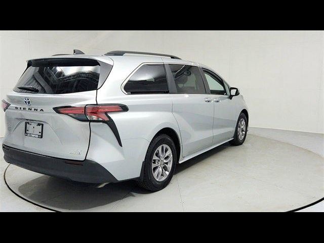 2021 Toyota Sienna LE