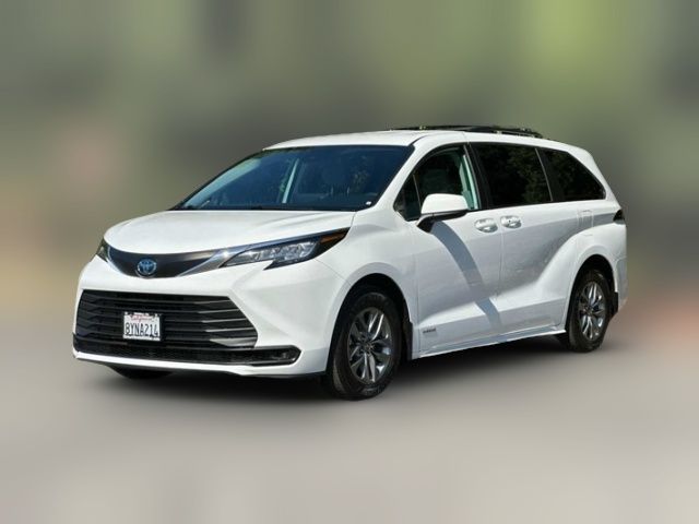 2021 Toyota Sienna LE