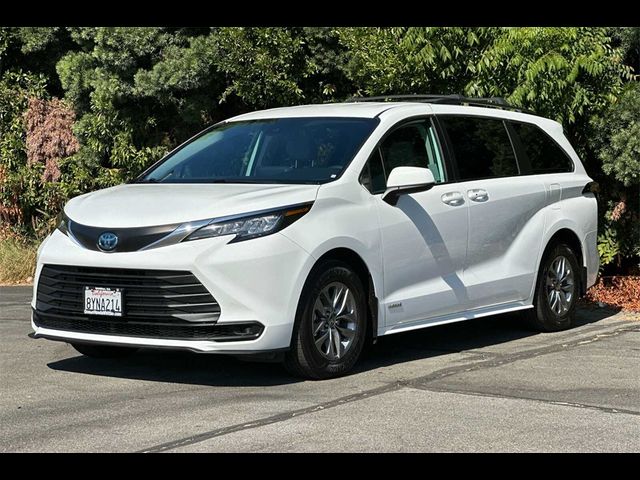 2021 Toyota Sienna LE